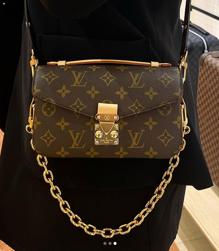 Louis Vuitton Pochette Metis East West: New pictures of the LV Pochette ...